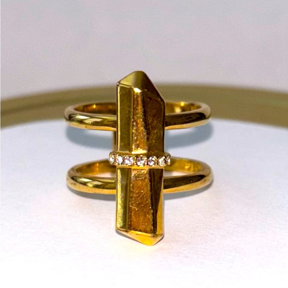 Elegant Gold Ring with Crystal Accent
